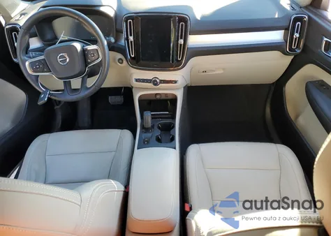 2019 Volvo Xc40 T5 Momentum z USA, uszkodzony, nr VIN YV4162UK3K2054861